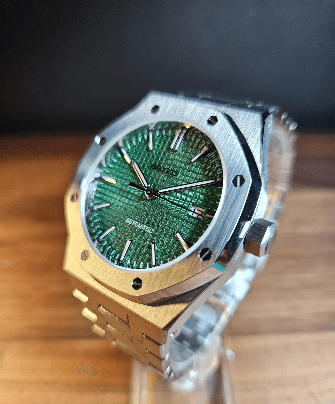 Verde Royale Octagon Date